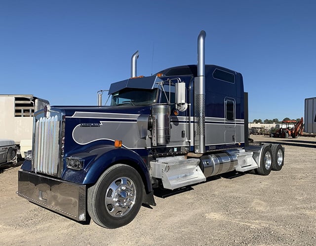 Semi Truck blue with sleeper